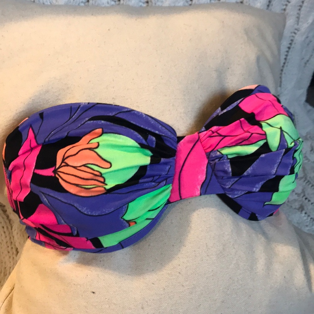 Vintage 90s style bikini top!